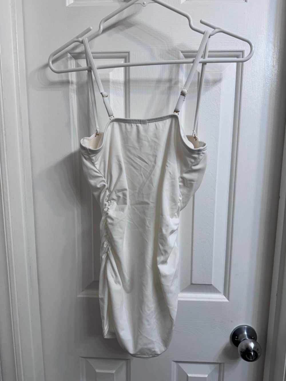 Victoria's Secret
NWOT Victoria's Secret White
Bandeau Tankini Top, Size 36B - Picture 10 of 16